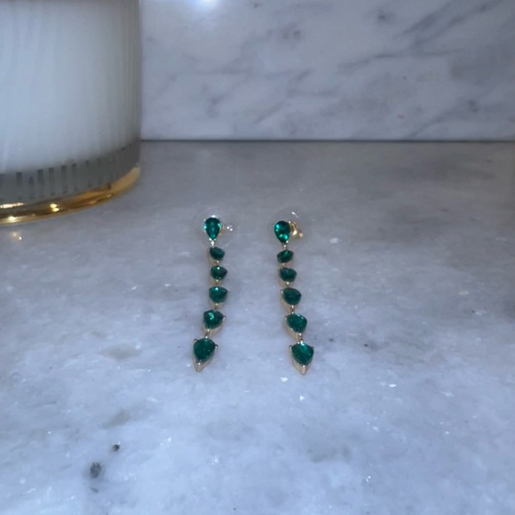 New emerald raindrop dangling earrings - Picture 4 of 4